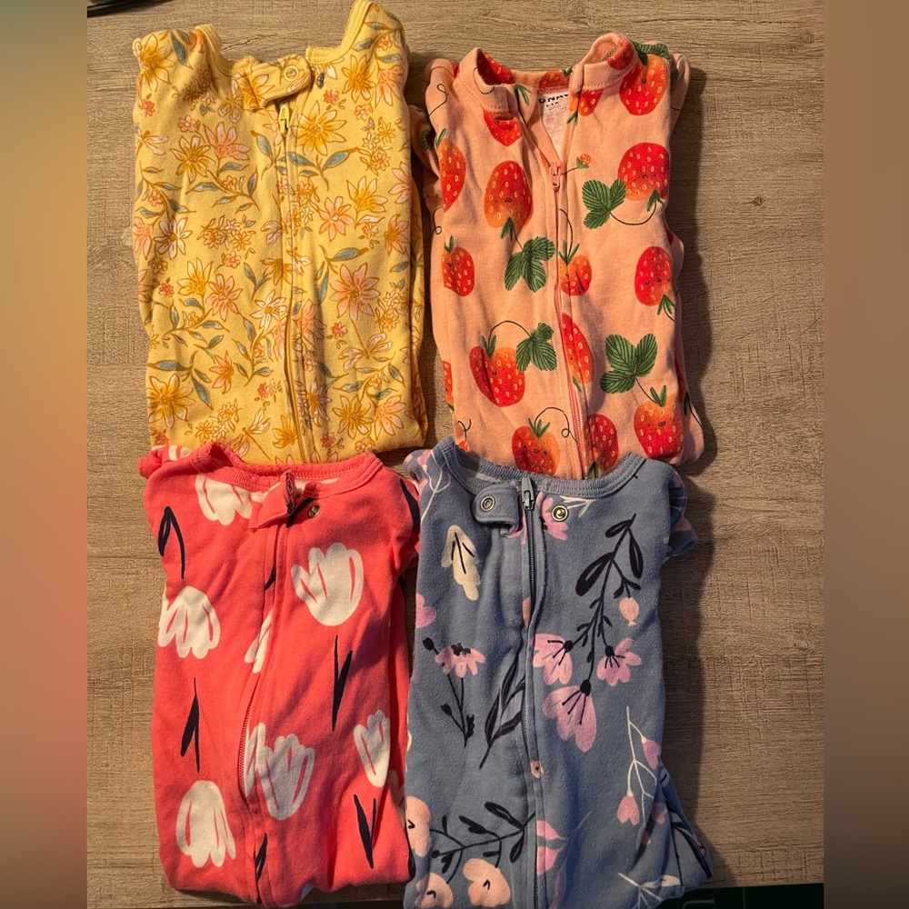 4 footed long sleeve pajamas
